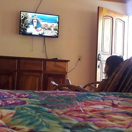 Cabinas Dona Alicia Quepos Esterno foto